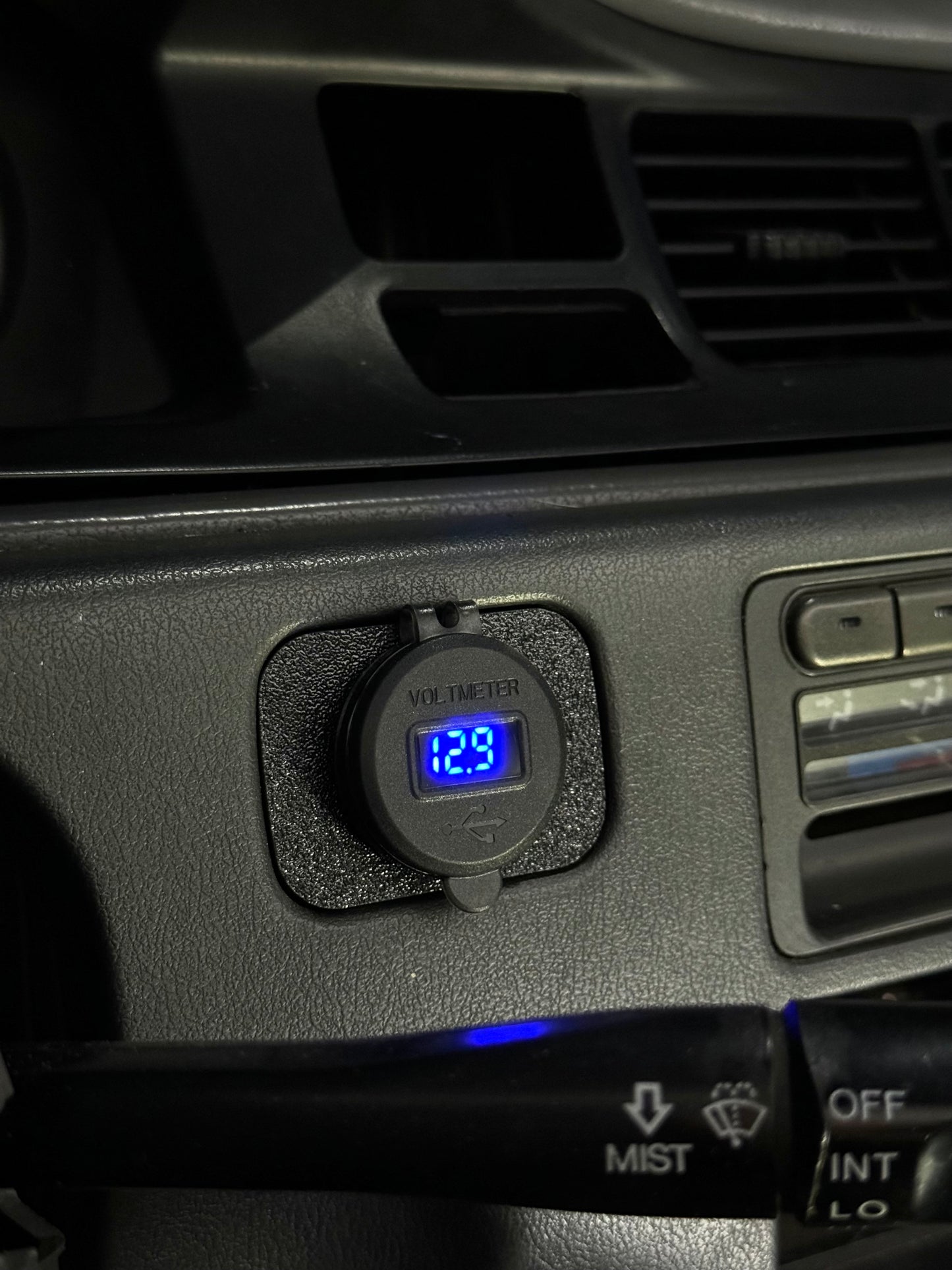Defrost Button USB EG Civic - Passthrough / Textured