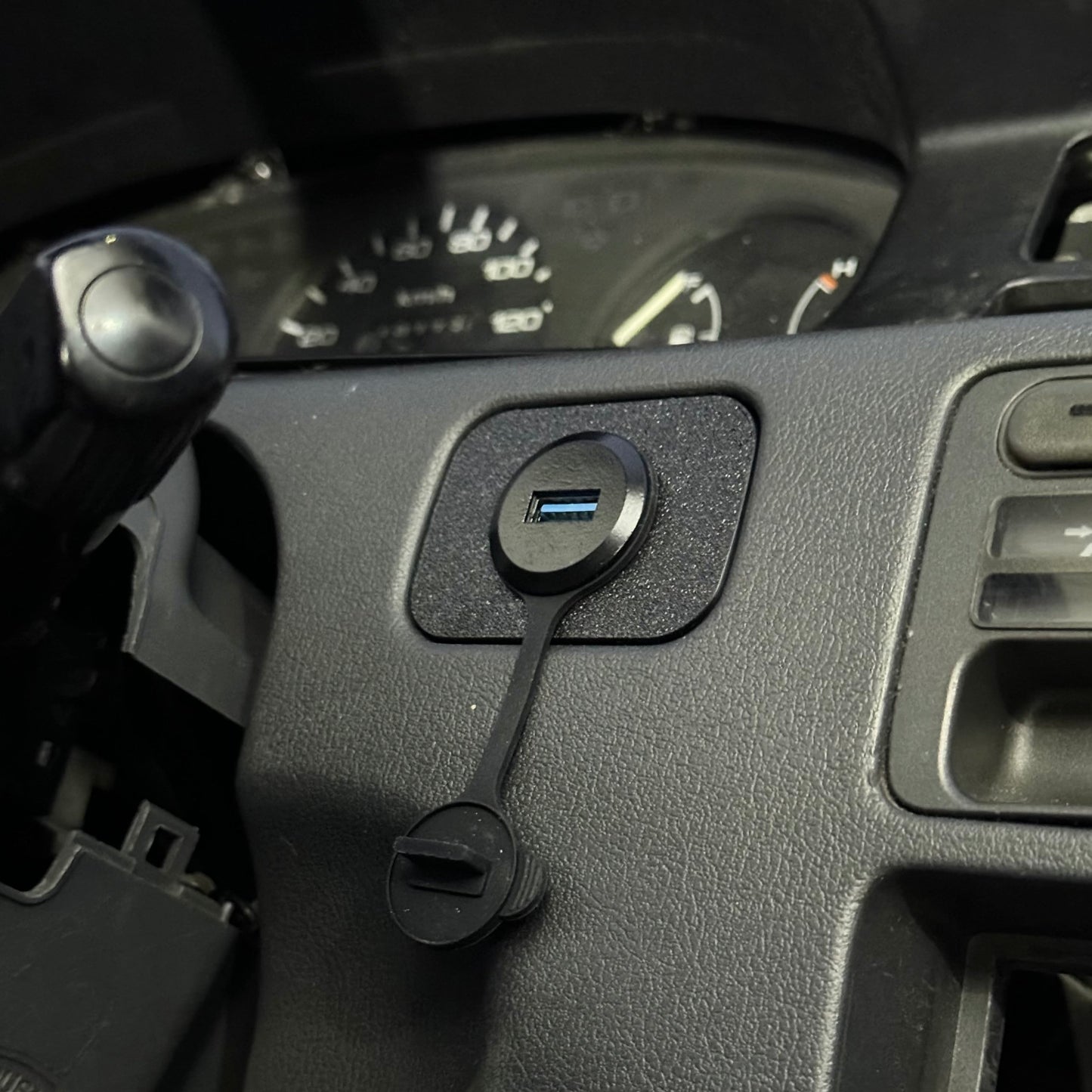 Defrost Button USB EG Civic - Passthrough / Textured