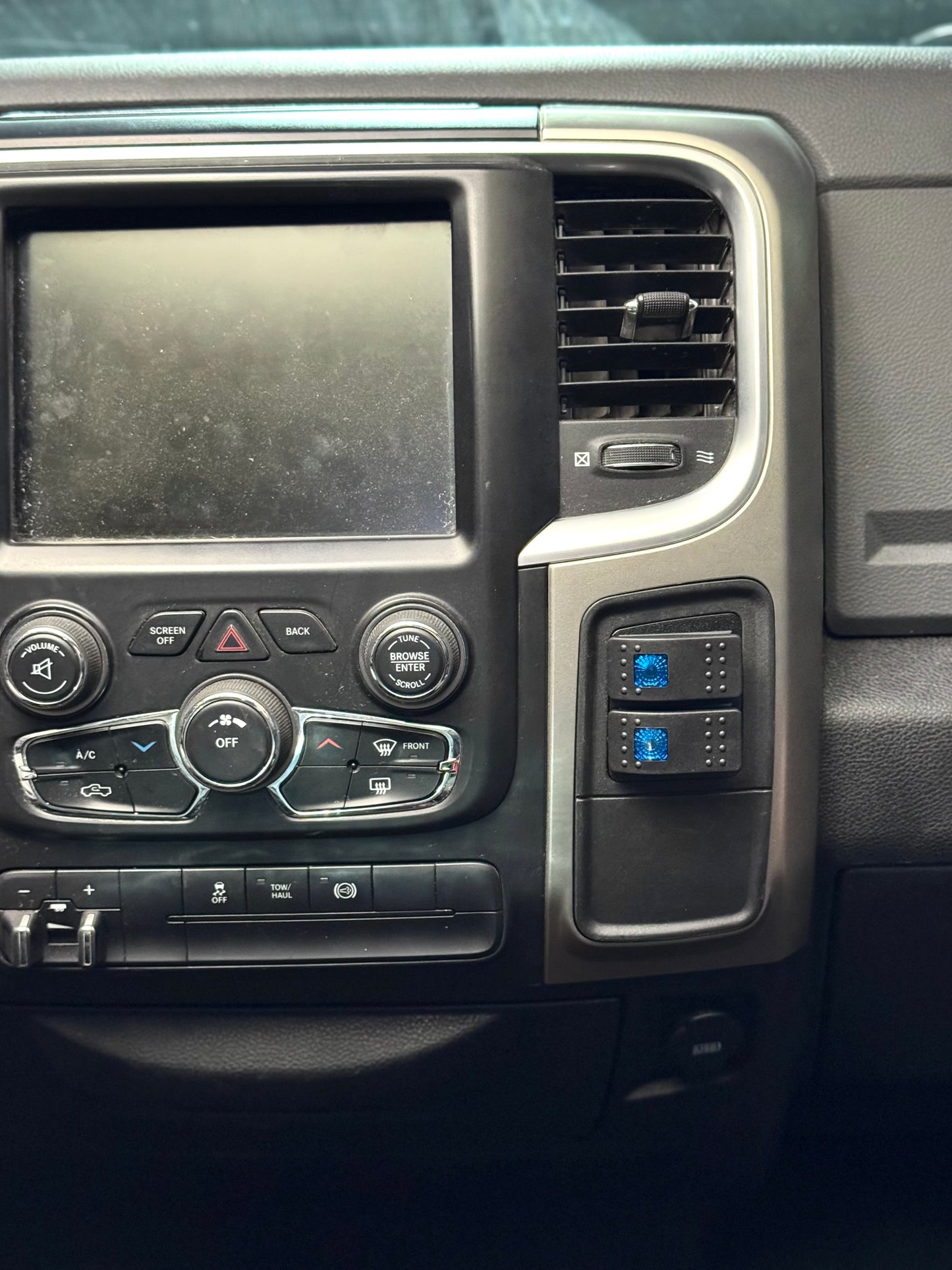 Cubby Pocket Mounts 13-18 Ram Truck
