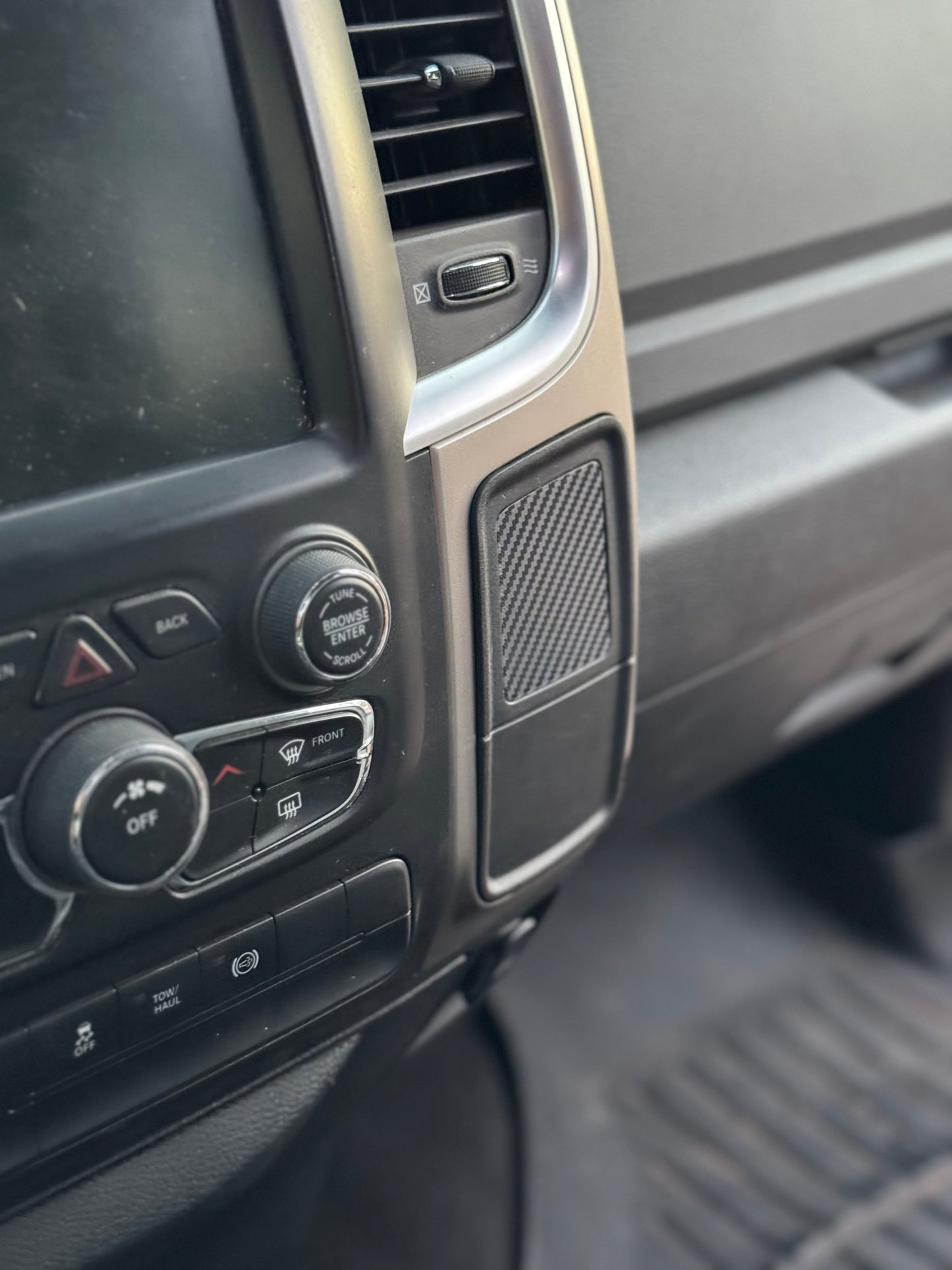 Cubby Pocket Mounts 13-18 Ram Truck