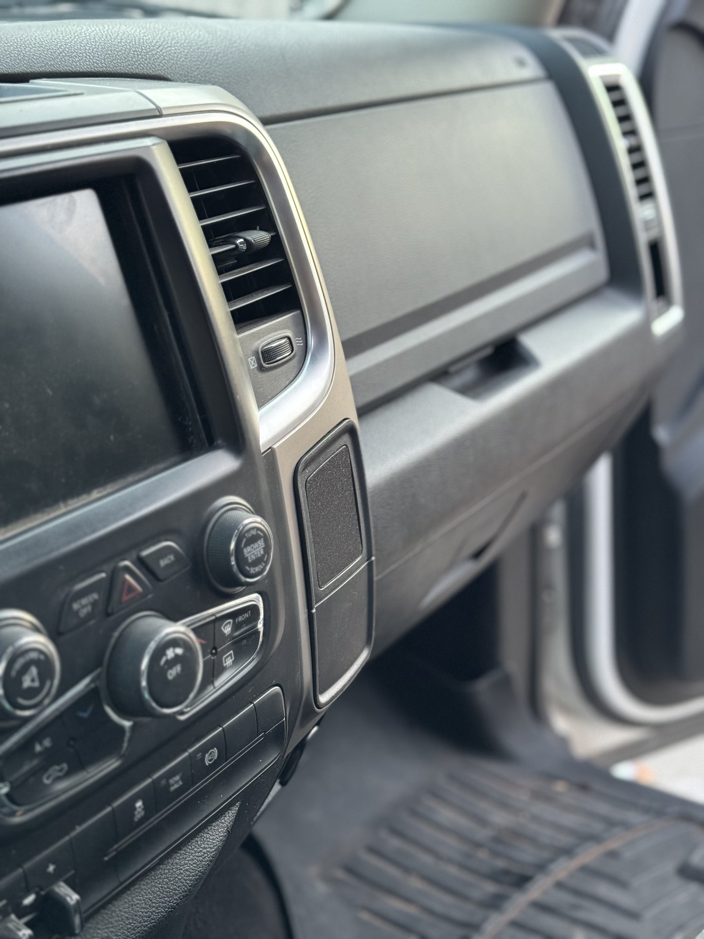 Cubby Pocket Mounts 13-18 Ram Truck