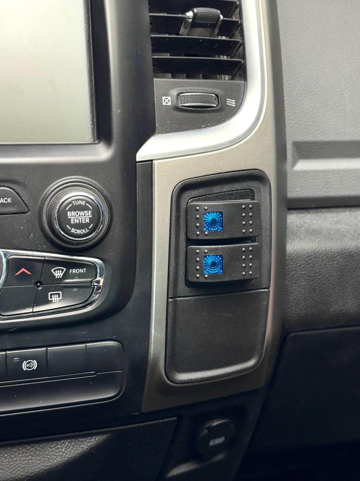 Cubby Pocket Mounts 13-18 Ram Truck