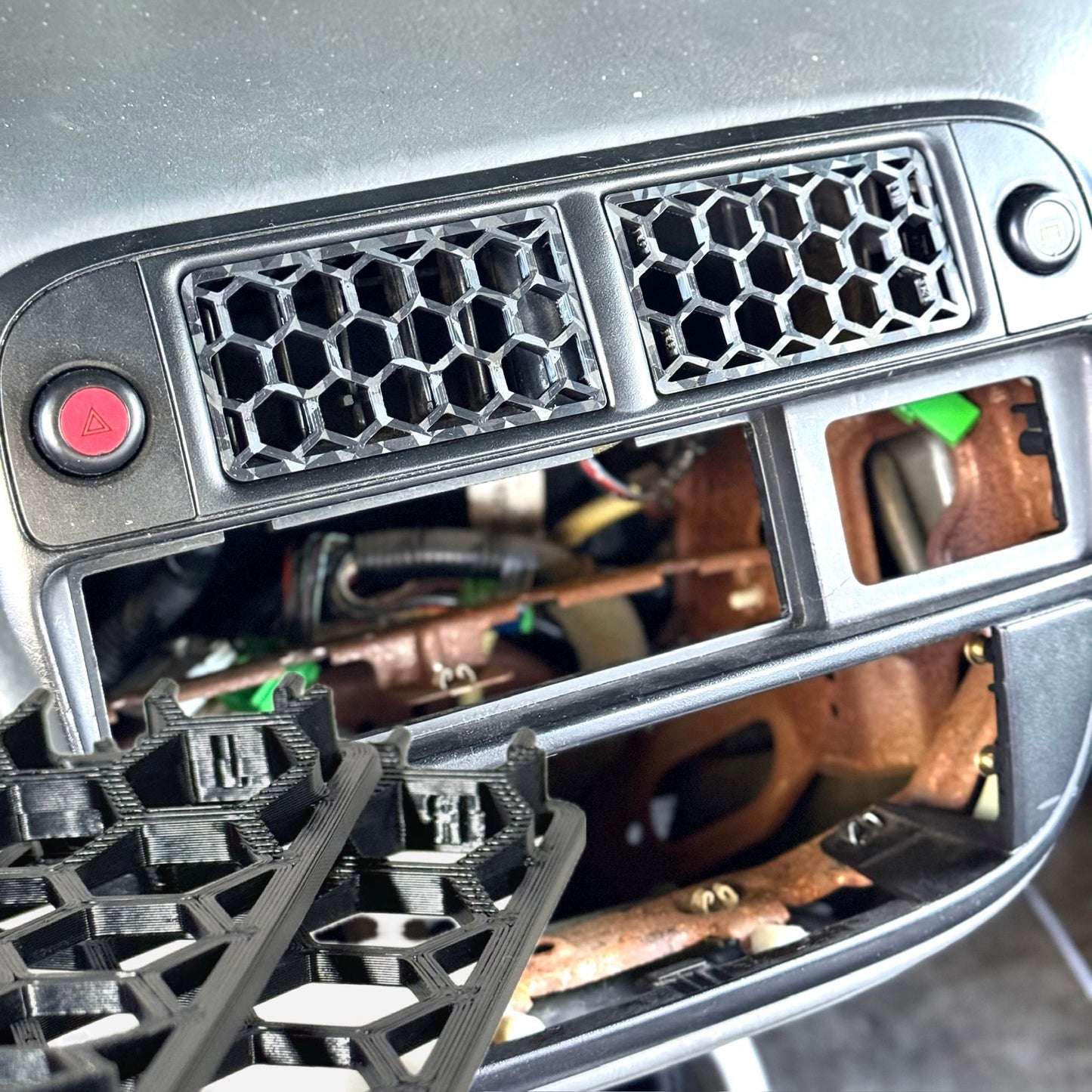 Center Vents or Deletes PAIR EK - Hex Vent / Diamond / 96-98 USDM
